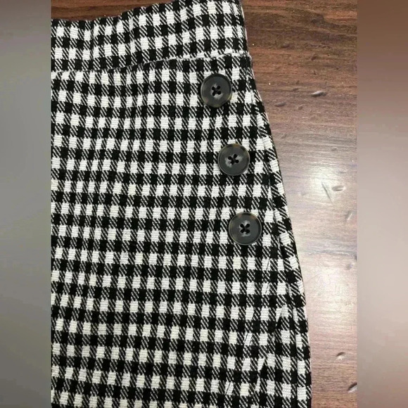 2/$12 Sanctuary Skirt Size Small Black Cream Plaid Wrap Front Button Hipster - Picture 4 of 9